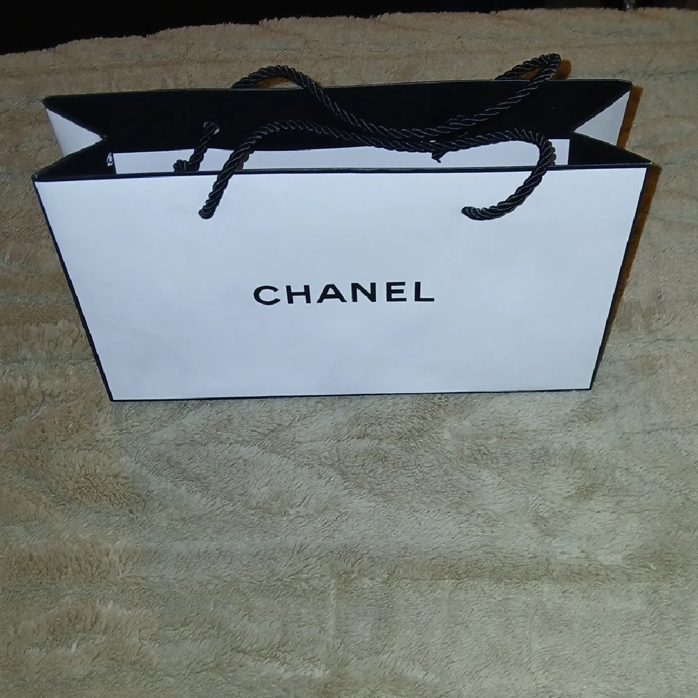 CHANEL elegant shopping